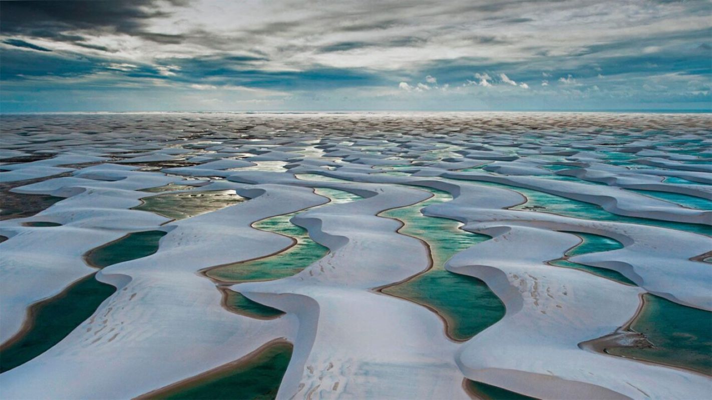 Entre dunas e lagoas: o fenômeno natural que intriga visitantes no Brasil