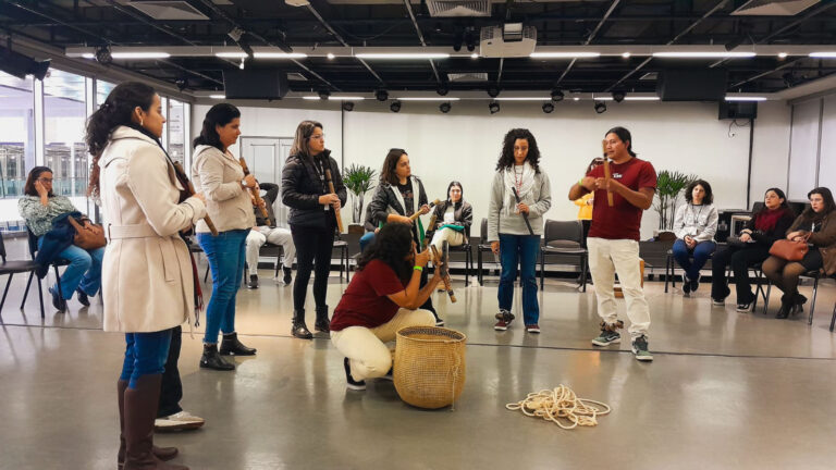 Gestores dos CEUs participam de capacitação sobre abordagem da cultura indígena em sala de aula