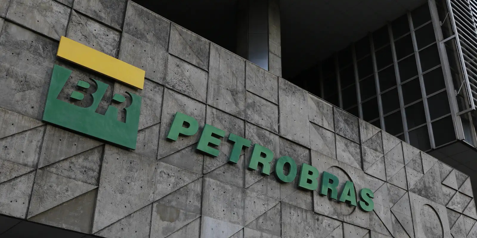 Petrobras aprova dividendos de R$ 11,72 bilhões aos acionistas Petrobras aprova dividendos de R$ 11,72 bilhões aos acionistas