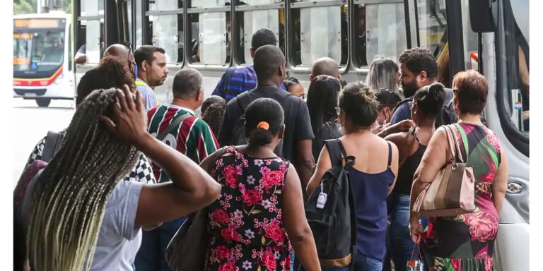 Taxa de desemprego fica em 6,6% no trimestre encerrado em abril