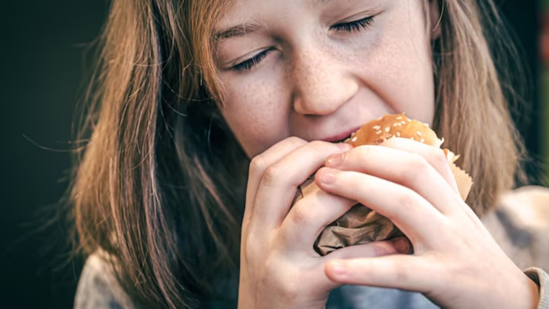 Você desconta suas emoções na comida? Entenda o que está por trás disso Você desconta suas emoções na comida? Entenda o que está por trás disso