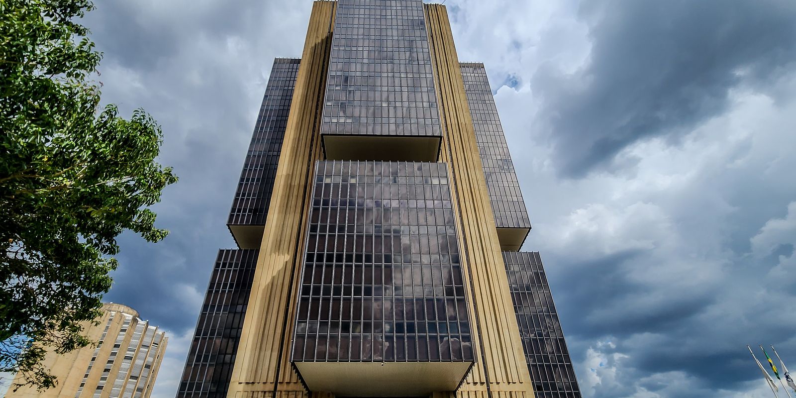 Copom eleva juros básicos da economia para 15% ao ano Copom eleva juros básicos da economia para 15% ao ano