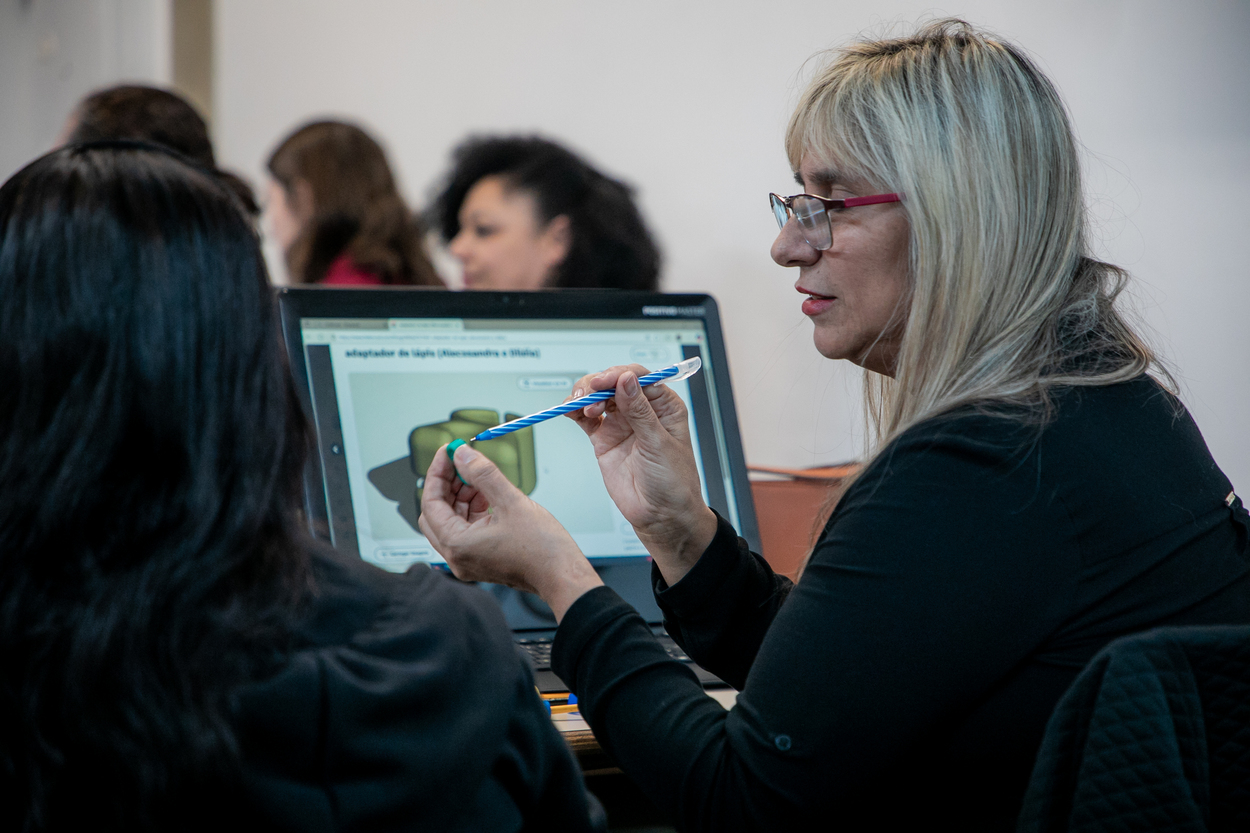 Curso da Prefeitura desenvolve projetos que beneficiam alunos com autismo e outras deficiências Curso da Prefeitura desenvolve projetos que beneficiam alunos com autismo e outras deficiências