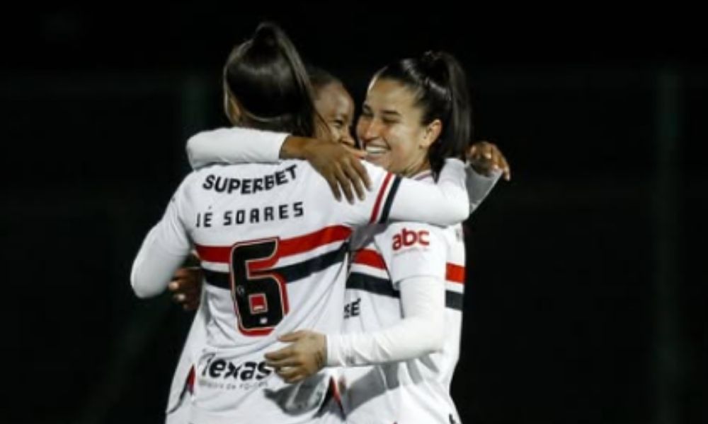Karla Alves marca golaço de falta e São Paulo vence Realidade Jovem