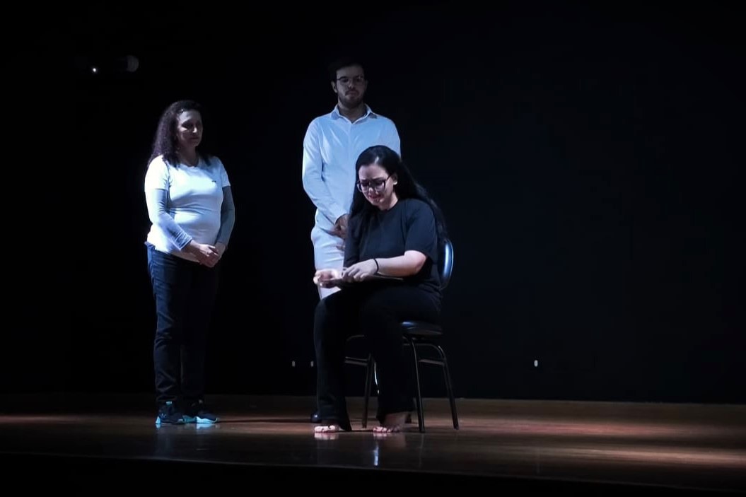 Alunos do CEU Rosa de França apresentam peça teatral sobre saúde mental