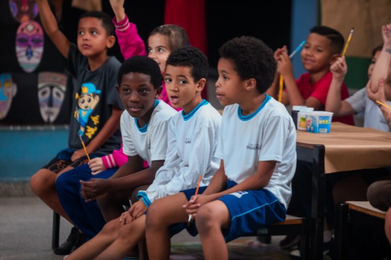 Literatura e afrofuturismo são temas de encontro com professores e alunos da rede municipal