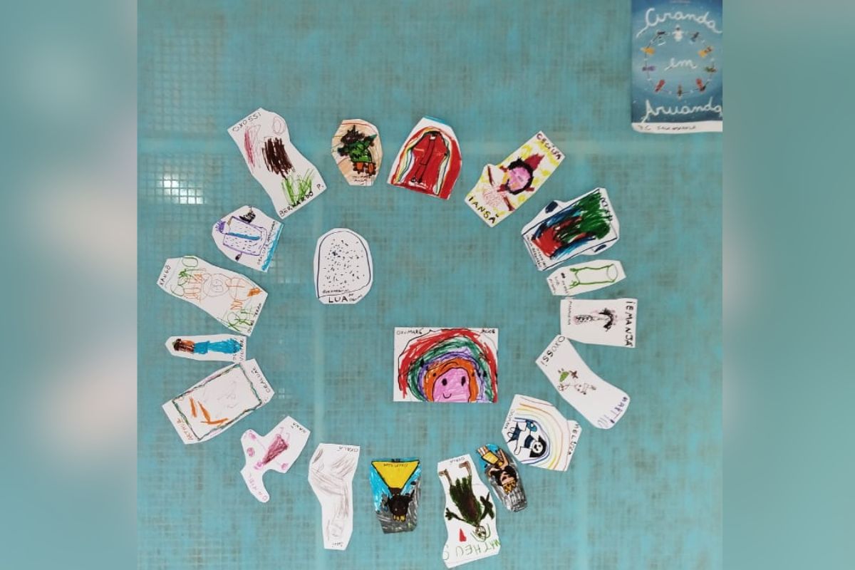 PM entra com metralhadora em escola para reclamar sobre desenho