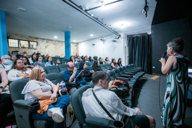 Workshop reúne profissionais que atuam com livro e leitura na Biblioteca Monteiro Lobato