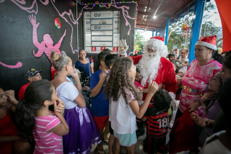 Parques Chico Mendes e Fracalanza recebem Papai Noel e iluminação natalina nesta sexta-feira