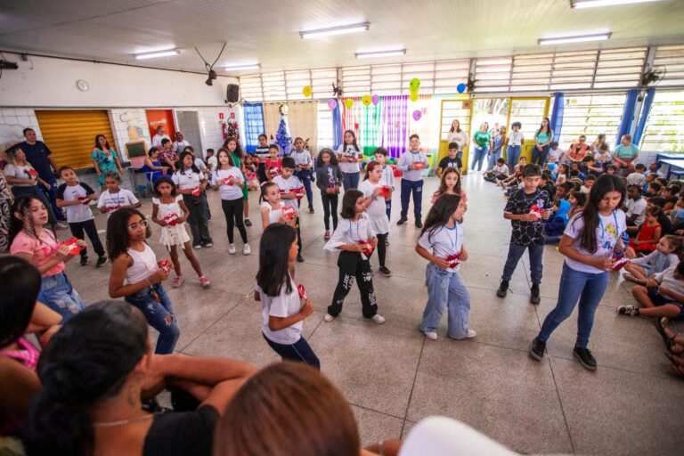 EPG Tom Jobim reúne famílias e comunidade em celebração das conquistas dos educandos