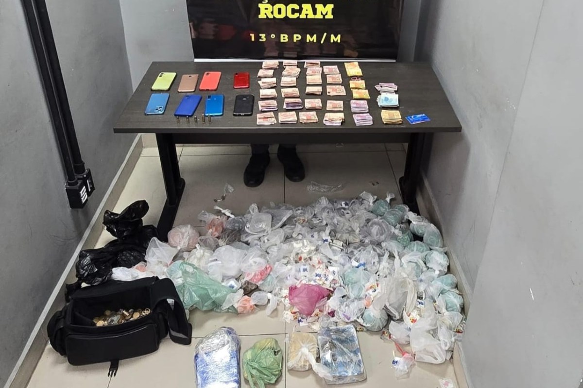 PM apreende drogas e material explosivo na Favela do Moinho