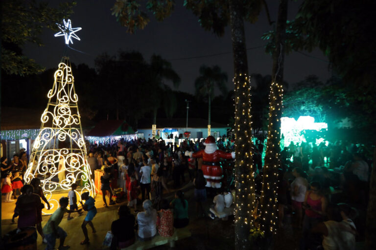 Parques Chico Mendes e Fracalanza recebem Papai Noel e iluminação natalina na quarta-feira