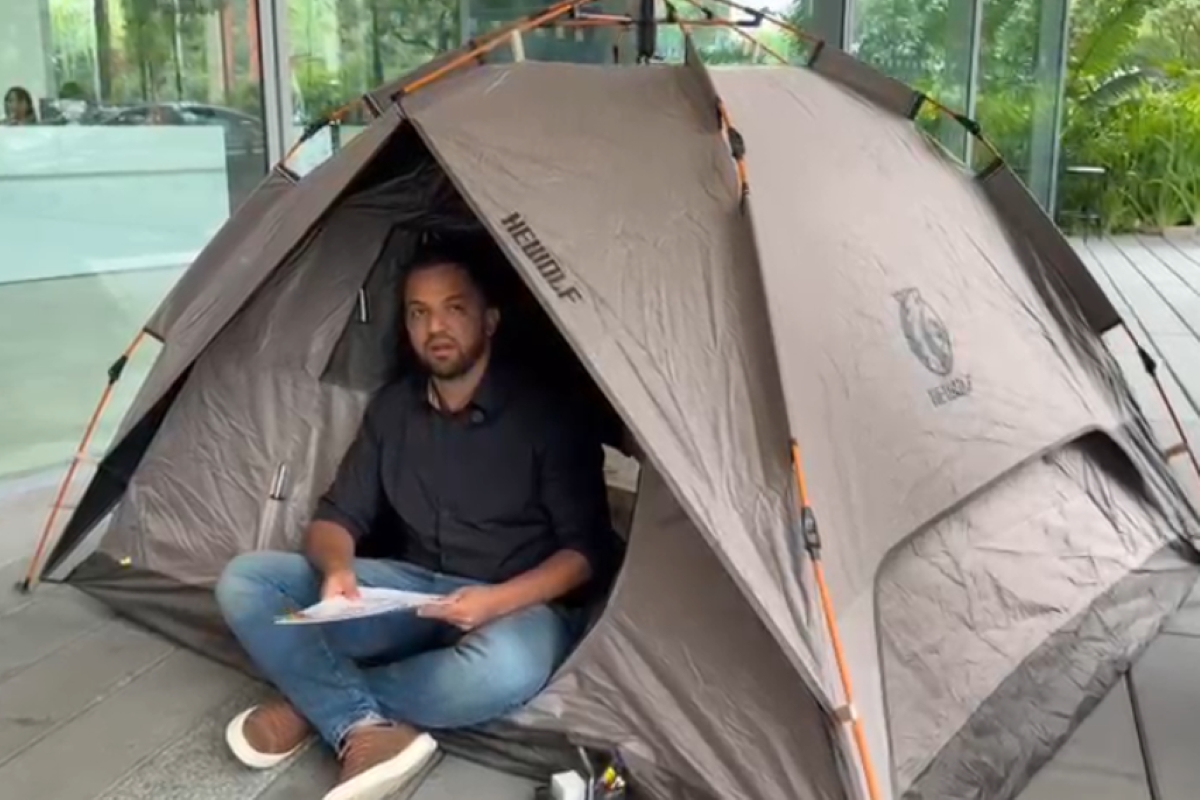 Protesto contra apagão: prefeito de cidade na Grande SP acampa na Enel