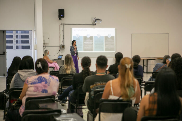 Educação recebe 130 novos servidores em encontro de integração no Adamastor